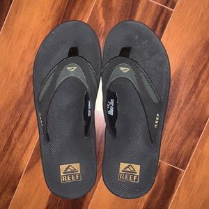 Men's REEF sandal size 9 WITH BOTTLE OPENER